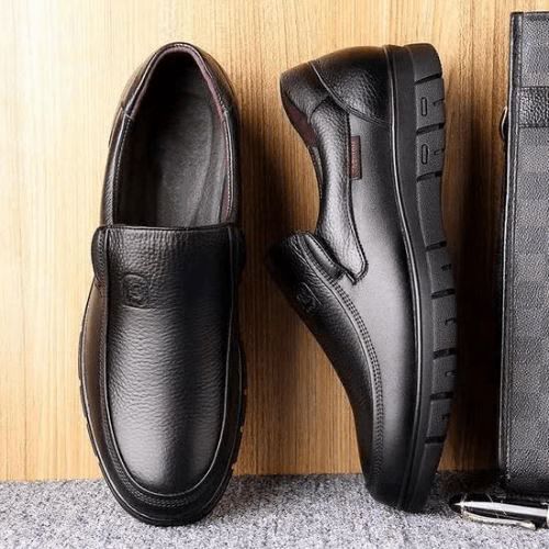 Sapato Comfort Ícarus DOIS pares (Marrom e Preto) + Brinde Carteira e Cinto